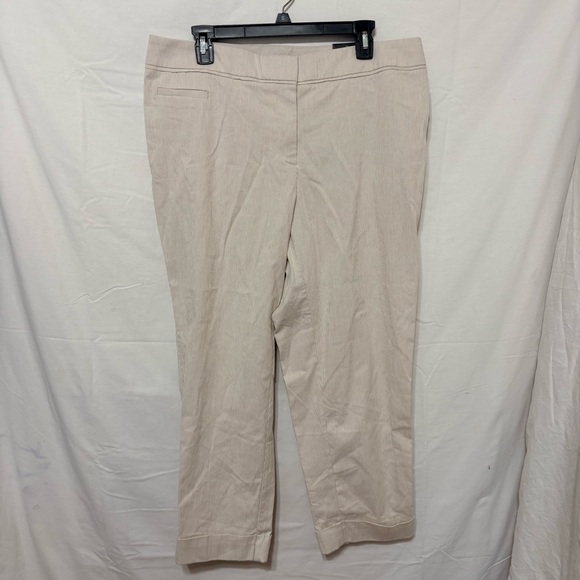 Avenue NWT striped capri pants with a cotton/spandex stretch blend. - Picture 2 of 9